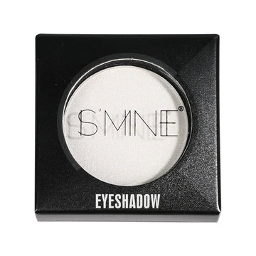 IS'MINE sombra de ojos blanco perlado facilita aplicación suave y uniforme para maquillajes limpios.