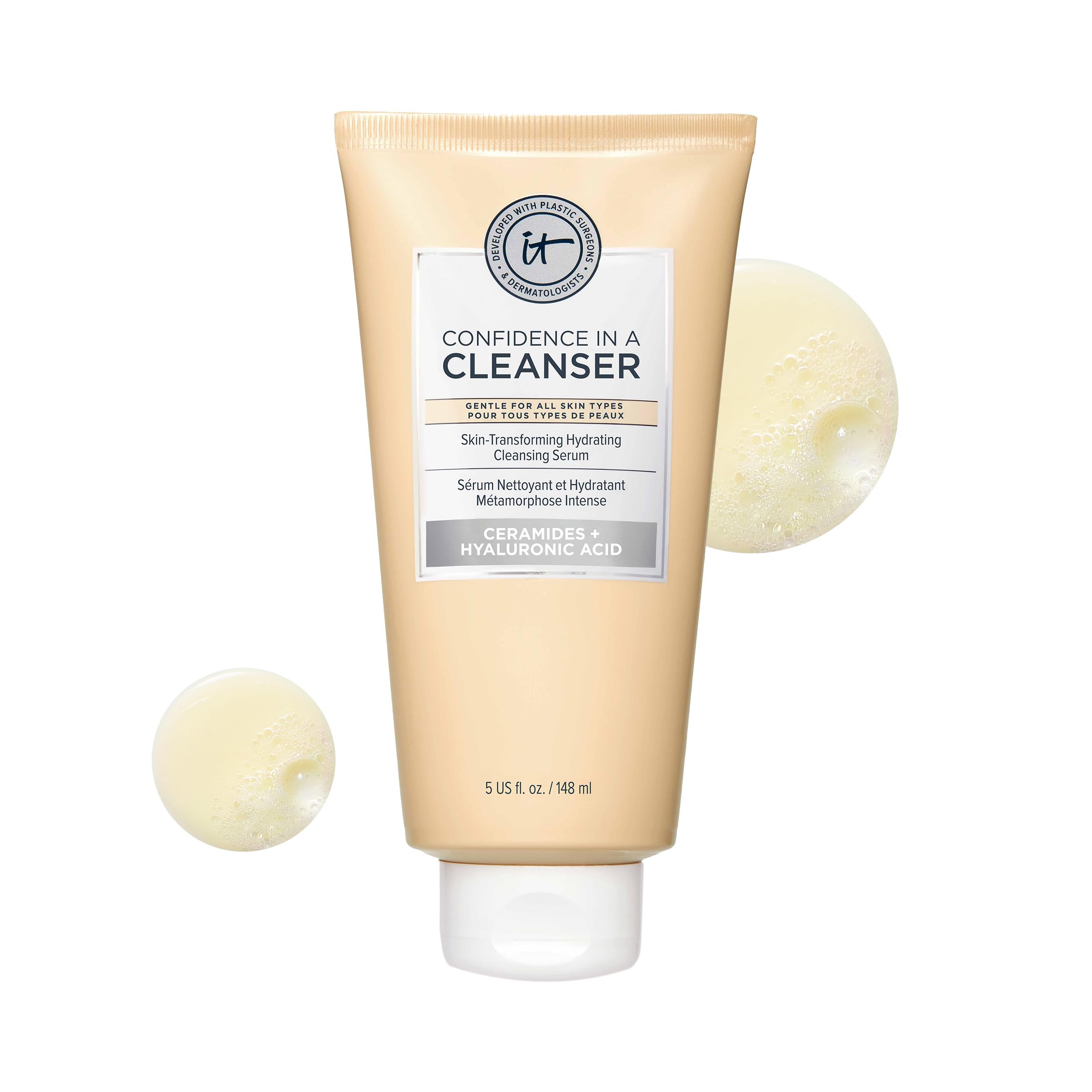 IT Cosmetics Confidence in a Cleanser: botella espumosa limpia suavemente y equilibra la piel.