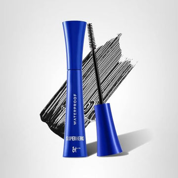 IT Cosmetics Superhero Mascara: construcción de capas sin grumos para mayor volumen.