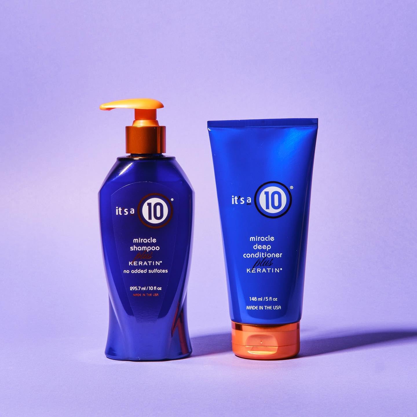 Aplicación de Miracle Shampoo Plus Keratin en cabello mojado para hidratación.