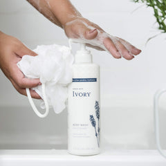 Ivory espuma cremosa en ducha, sensación suave y limpia.