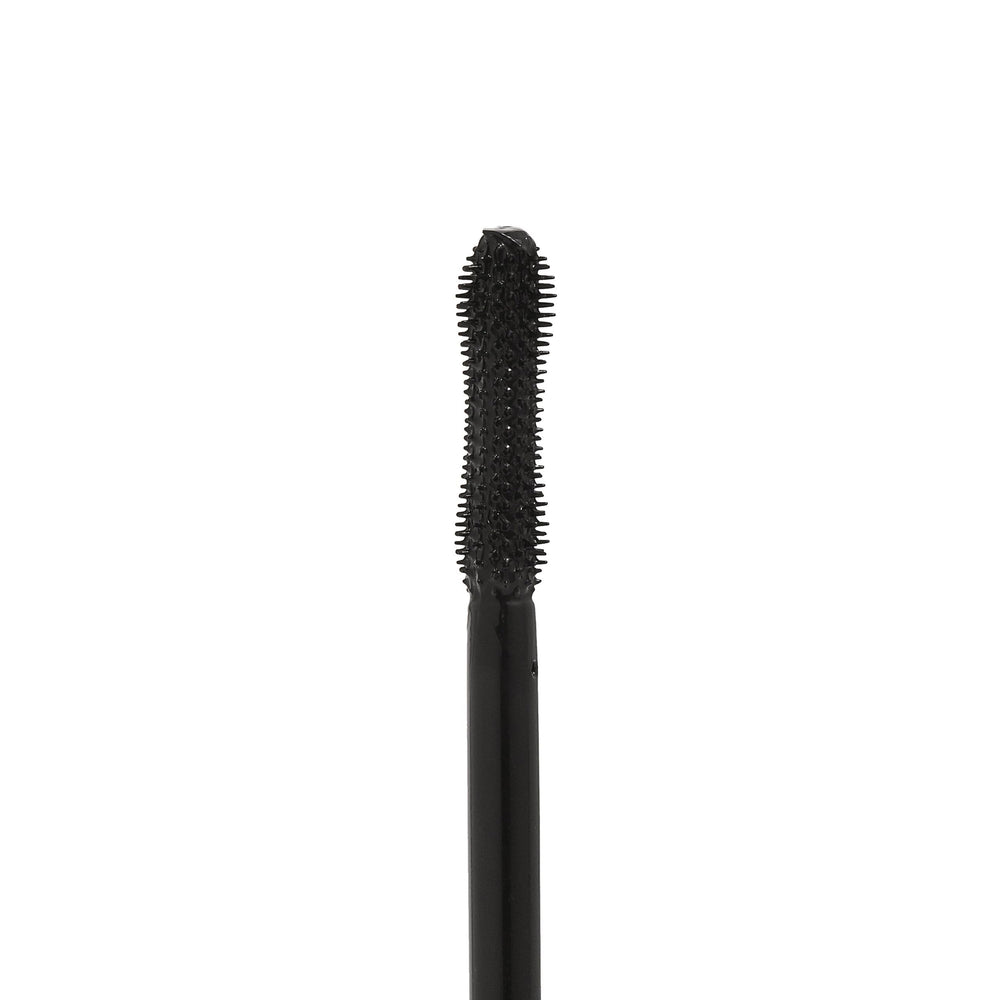 IZME New York Mascara, textura suave para pestañas definidas y voluminosas sin grumos.