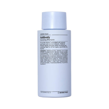 J Beverly Hills Addbody champú azul, botella visible, aporta volumen suave