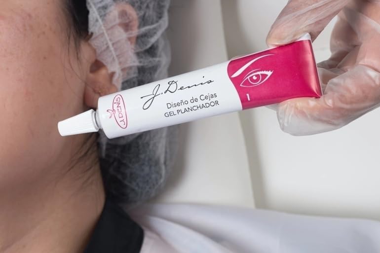 Gel fijación J. Denis ofrece fijación duradera para cejas