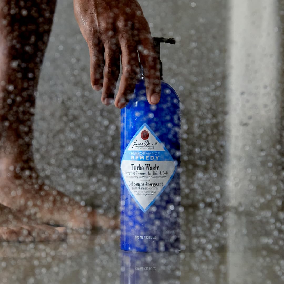 Jack Black Turbo Wash: textura cremosa que aporta confort al lavado.