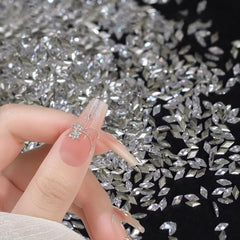 Jaliya zircon rombo plata 1,5x3 mm para acentos elegantes en uñas.