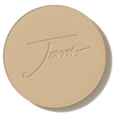 Jane Iredale Base mineral presionado dorado con acabado radiante para tono luminoso.