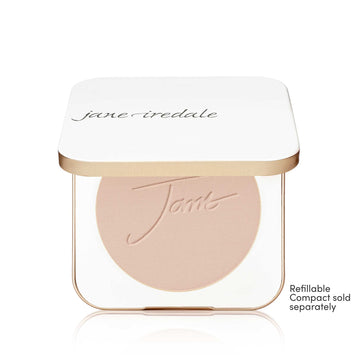 Jane Iredale PurePressed Base ofrece SPF 20 para protección diaria sin pesadez.