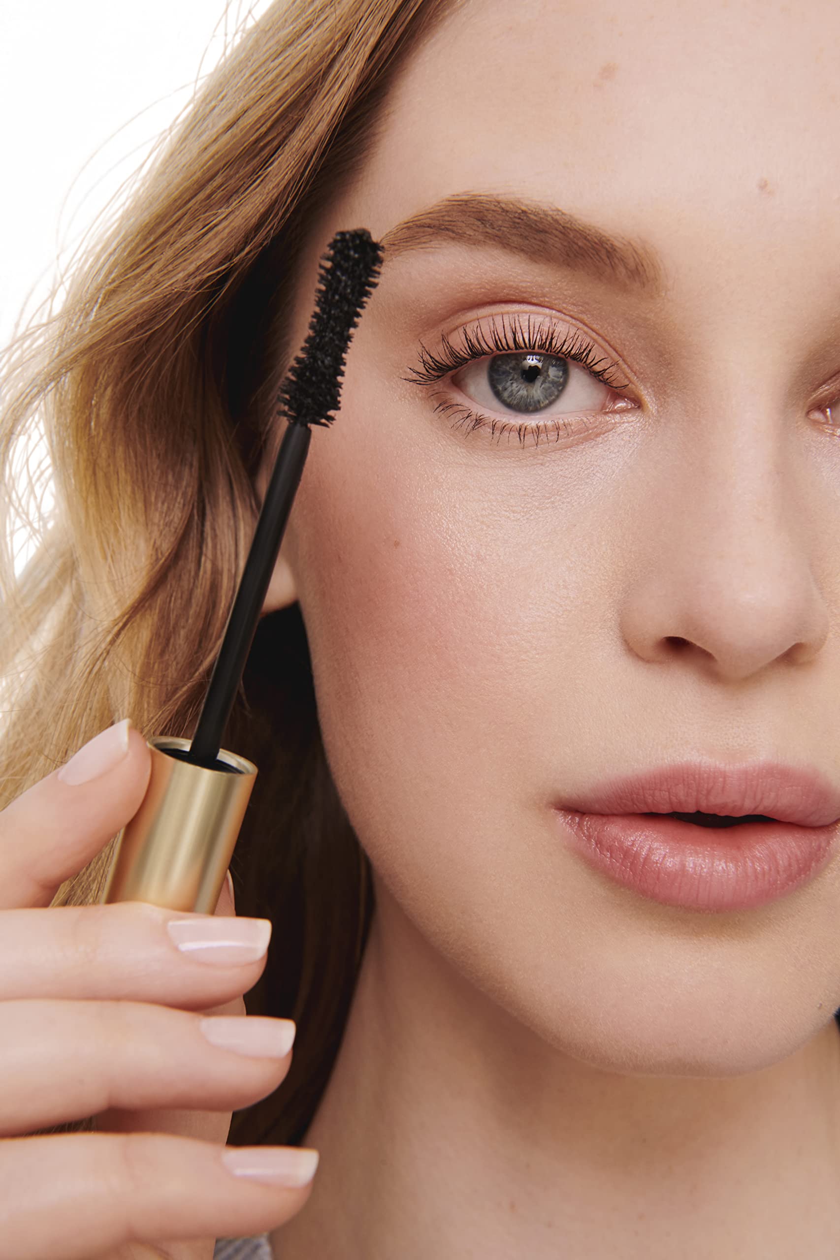 Jane iredale Beyond Lash color negro azabache para look intenso.