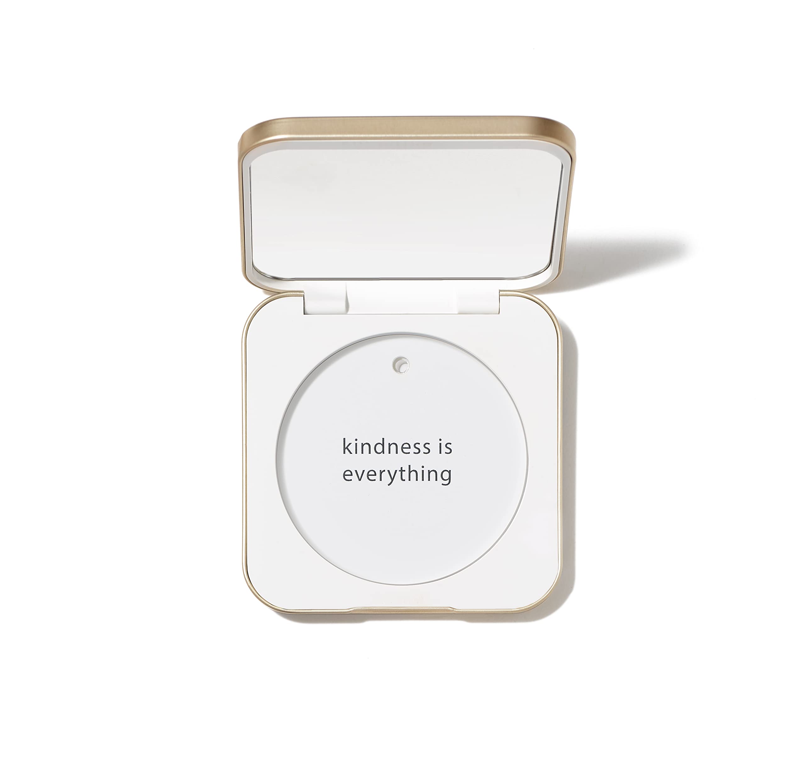 Jane Iredale compacto recargable con carcasa de aluminio para portabilidad y protección del polvo.
