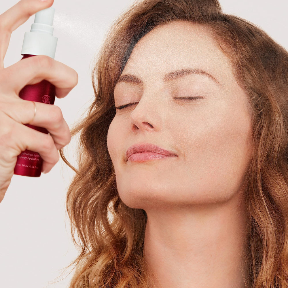 Pommisst pulverizada para controlar la estática del cabello.