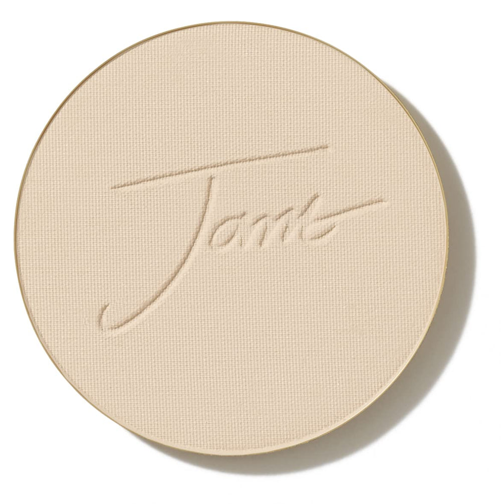 Base prensada de jane iredale en compacto recargable para uso diario.