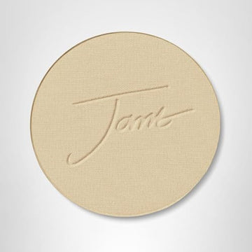 Textura ligera y sensación cómoda durante todo el día, con tono warm-sienna disponible.