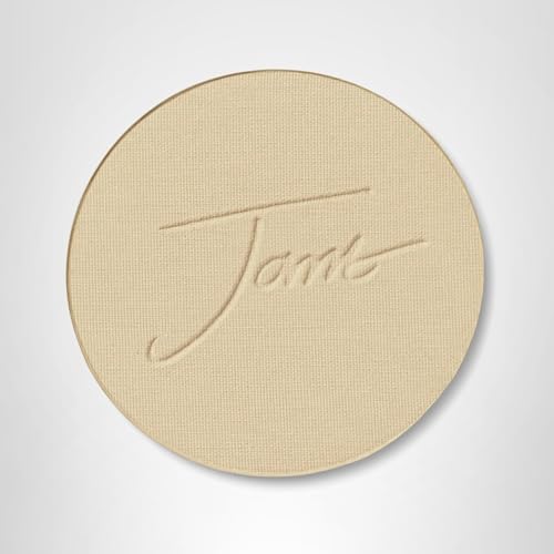 Textura ligera y sensación cómoda durante todo el día, con tono warm-sienna disponible.