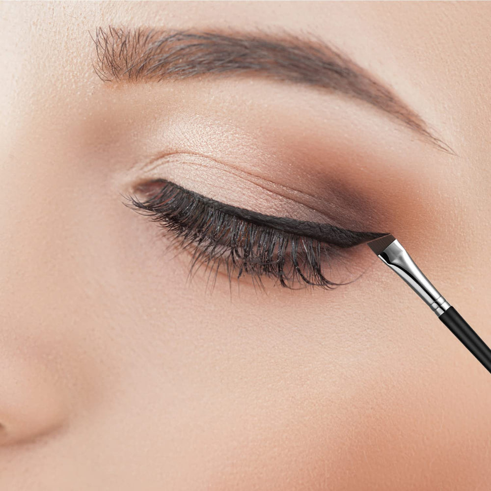 Brocha JASSINS con cerdas sintéticas para control suave de maquillaje.