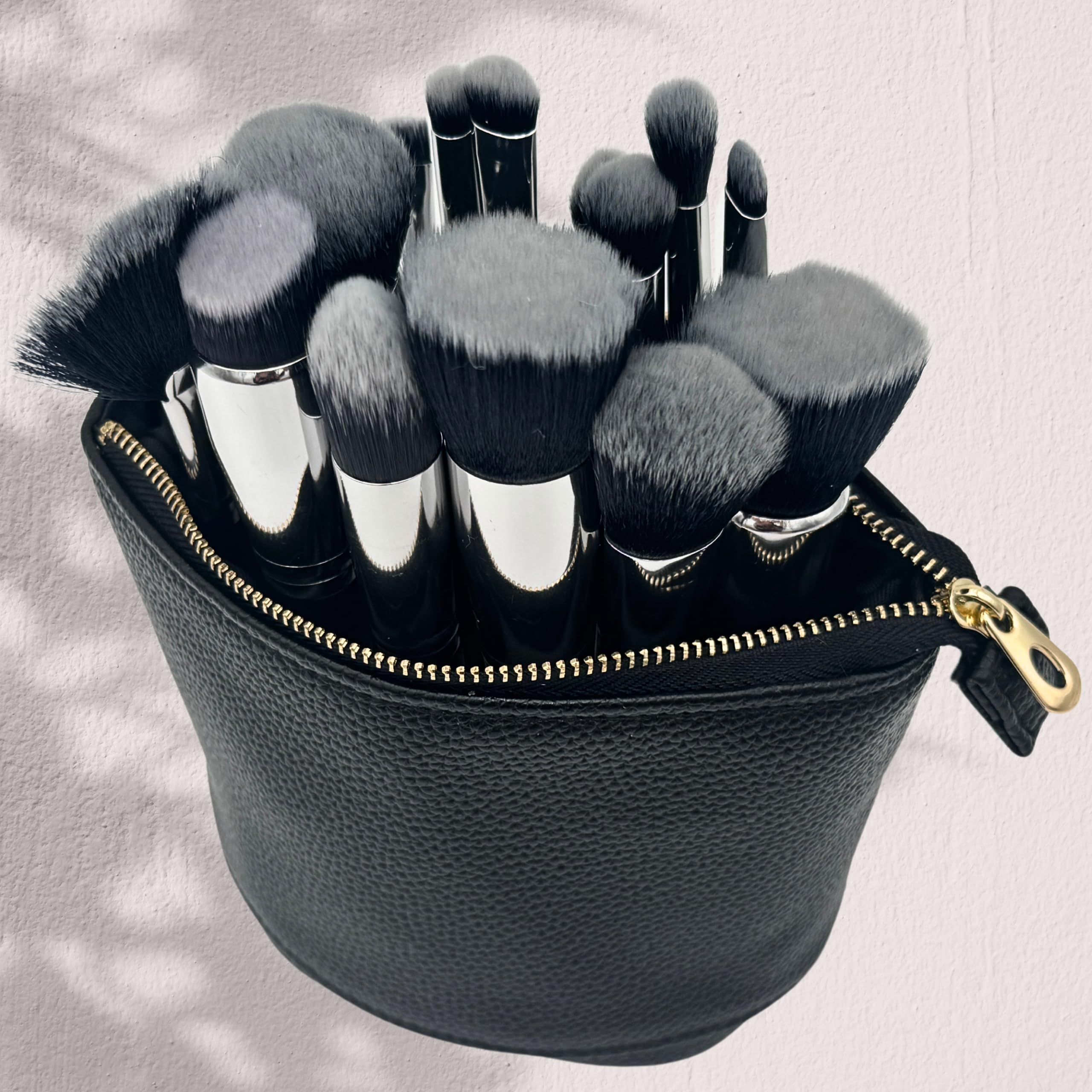 JAZD estuche maquillaje portátil ofrece organización eficiente durante salidas.