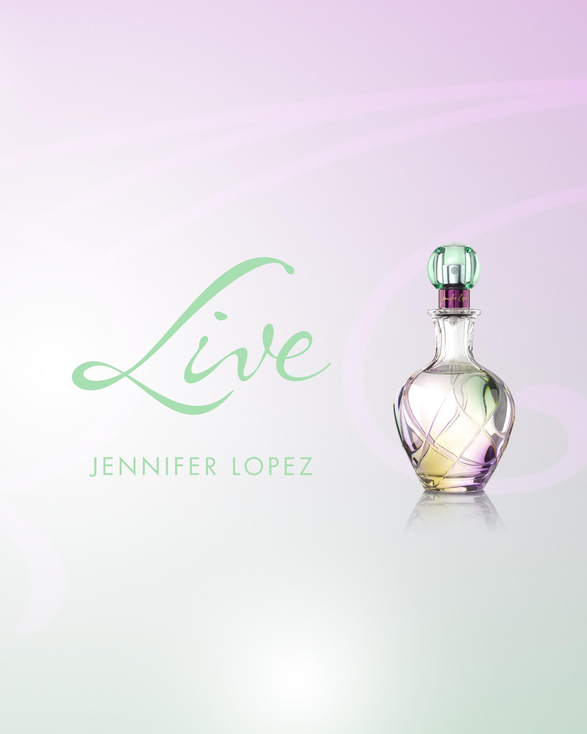 Jennifer Lopez Live: mujer aplicando perfume para aroma duradero.