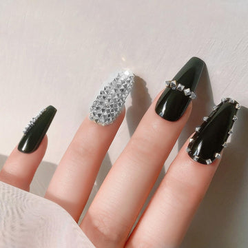 Diseño de uñas JERCLITY, espiral cuadrado, acabado plata.
