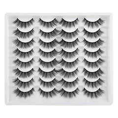 Pestañas Jimire con efecto ojo de gato esponjosas para un look suave.