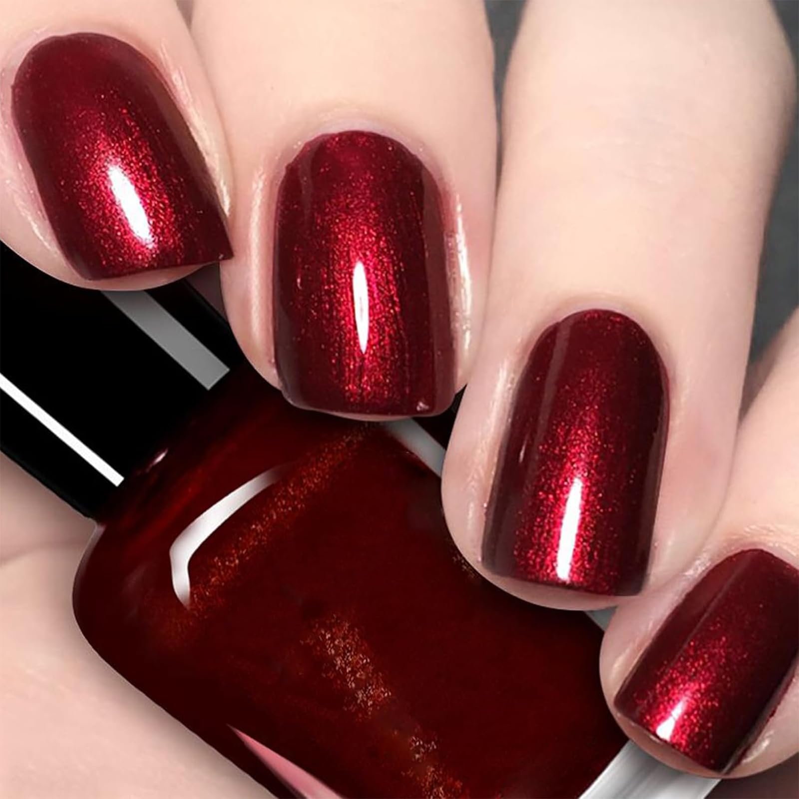 Esmalte COSMOO con efecto ultracromado iridiscente.