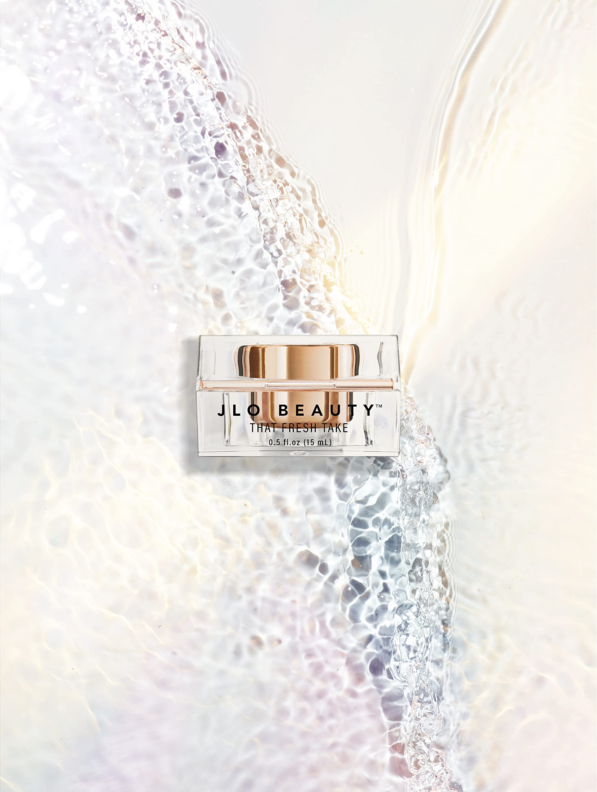 Rutina diaria con JLO BEAUTY para ojos descansados.