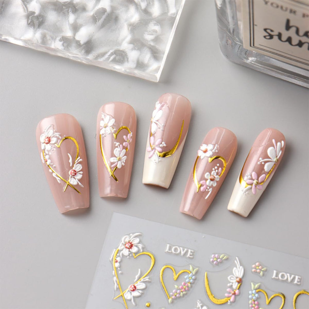 Colección floral para uñas, perfecta para primavera y verano.