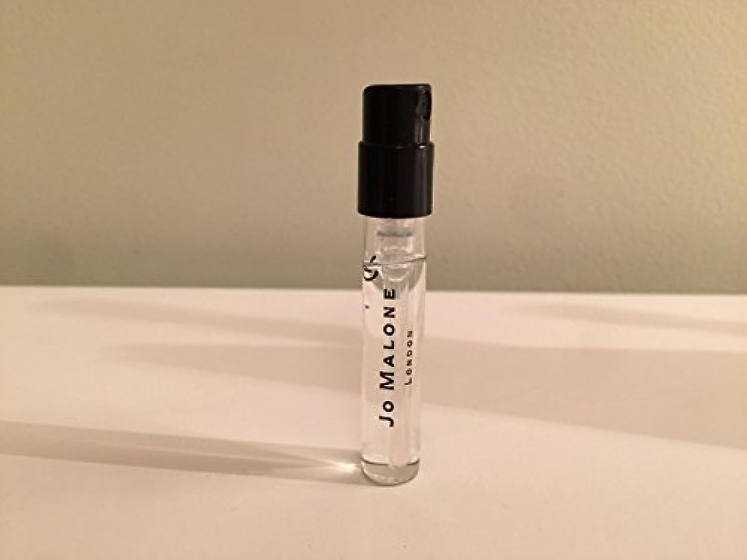Jo Malone Pera y Fresia, frasco mini para llevar, aroma suave durante el día.