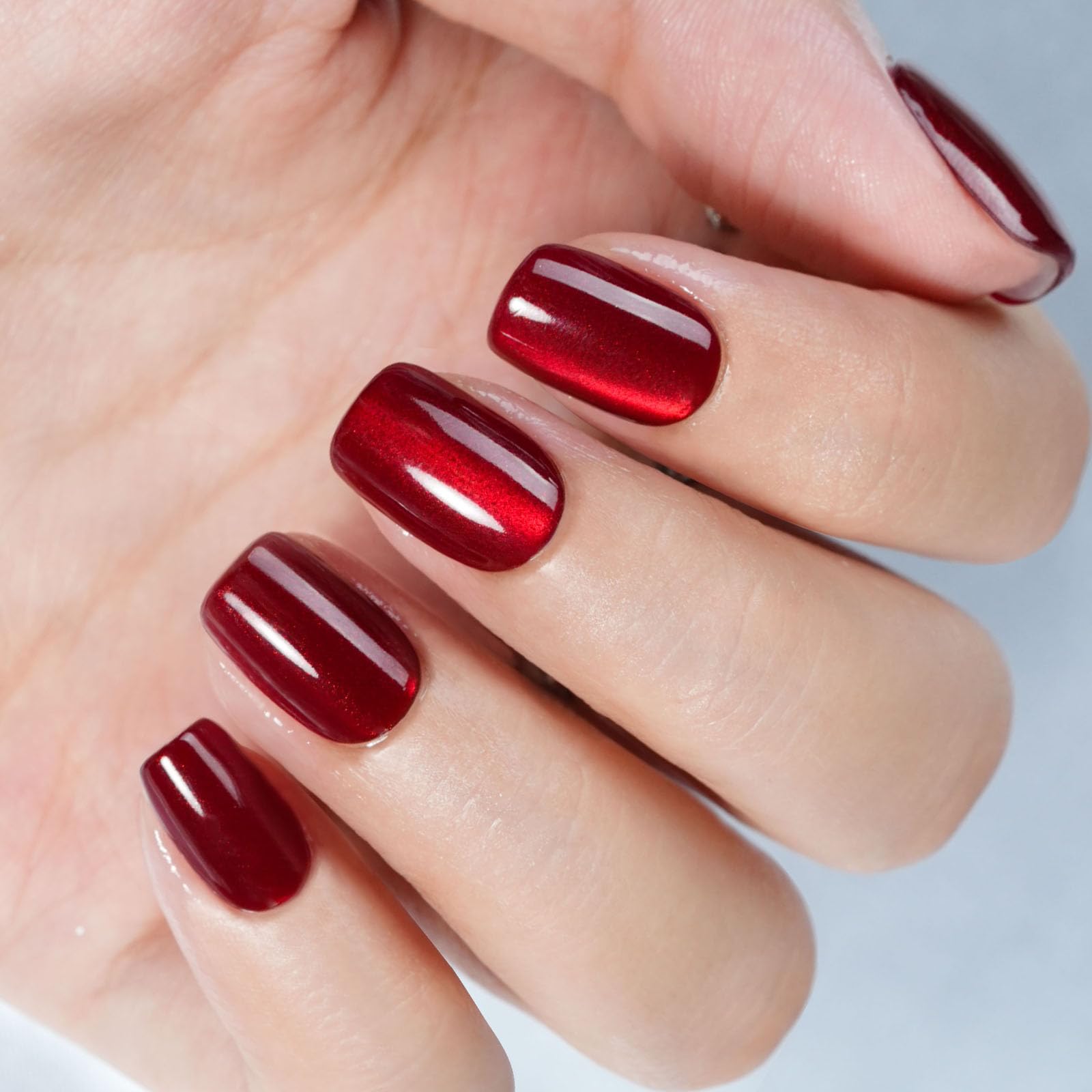 Uñas pegables rojas de Jofay Fashion, corte corto y lista para usar.