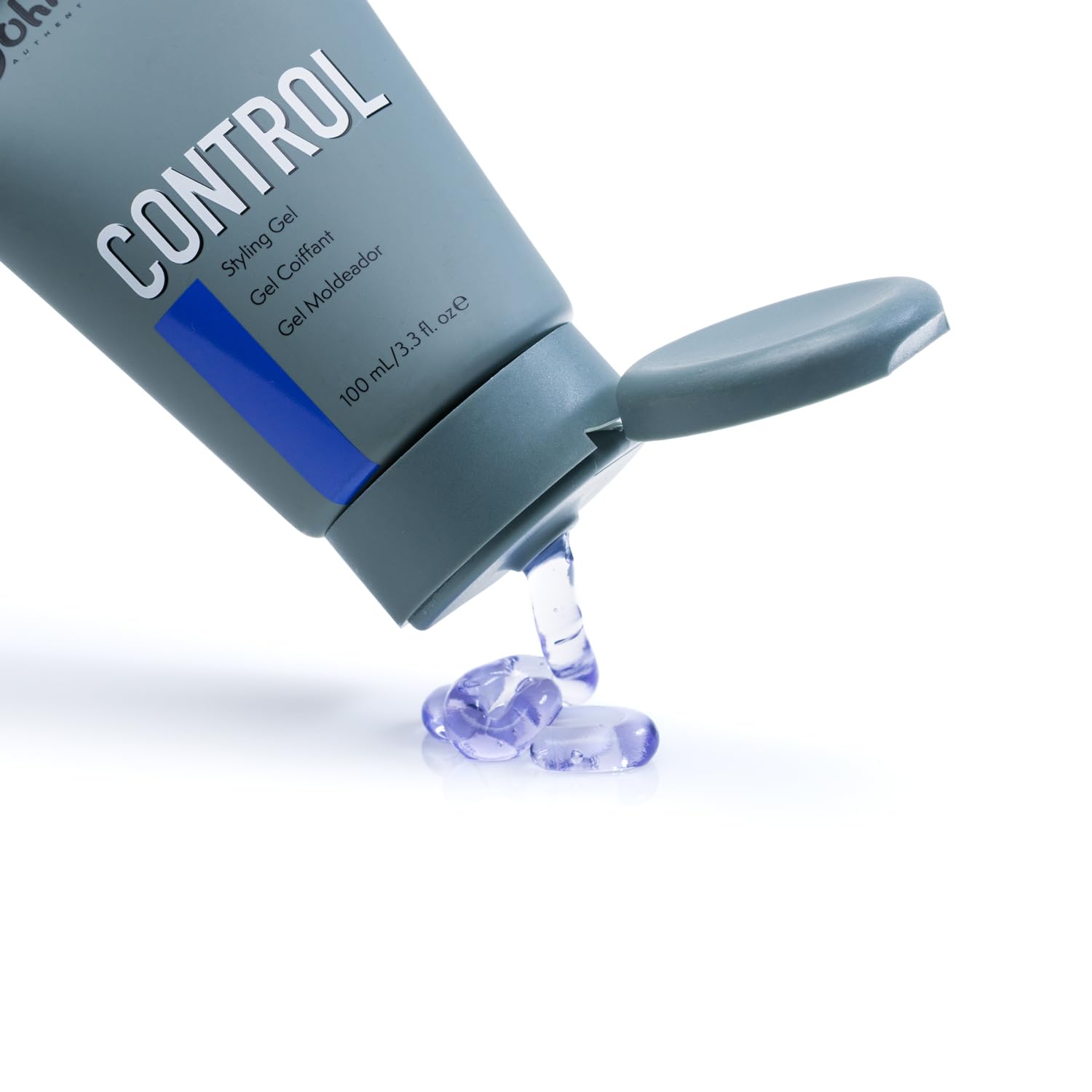 JOHNNY B. Control Gel muestra brillo sutil para un look natural.