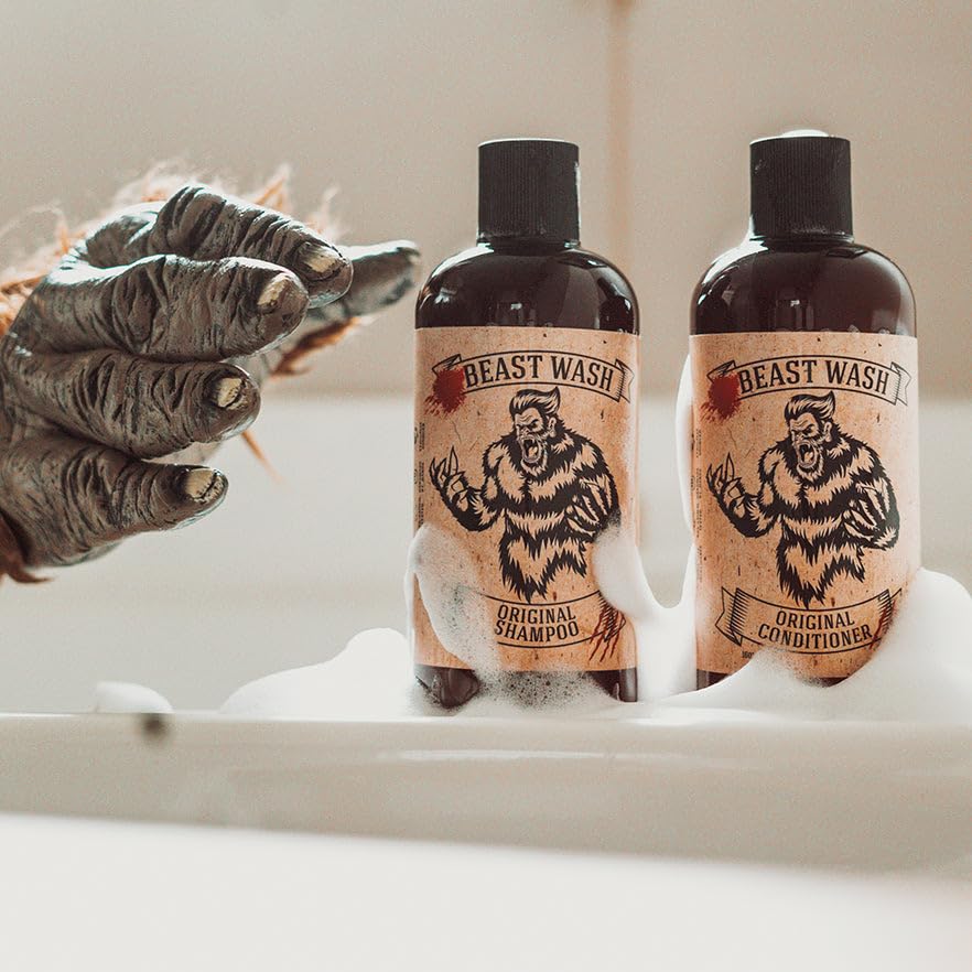 Champú Johnny Slicks, etiqueta con ingredientes activos, aceites nutritivos para cabello saludable.