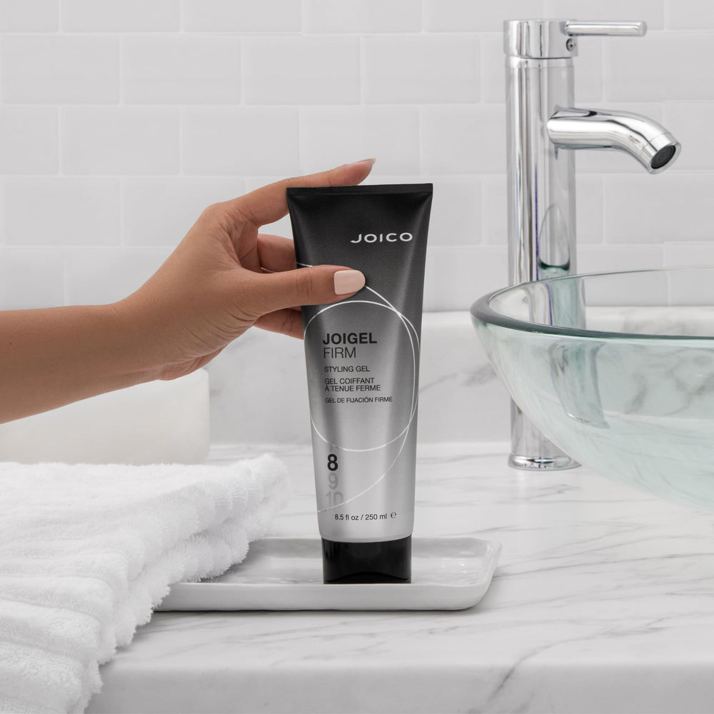 Joico JoiGel gel de peinado firme: protección ambiental para cabello expuesto al exterior.