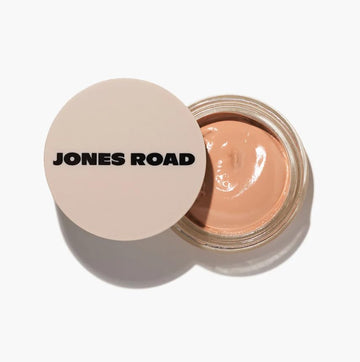 Jones Road What The Foundation, textura suave, aporta hidratación y uniformidad.