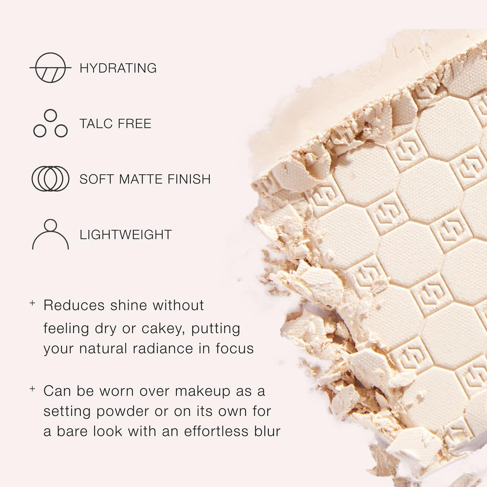 Jouer Flou Doux Poudre Pressée : réduction de la brillance sur la zone-T pour un aspect frais.