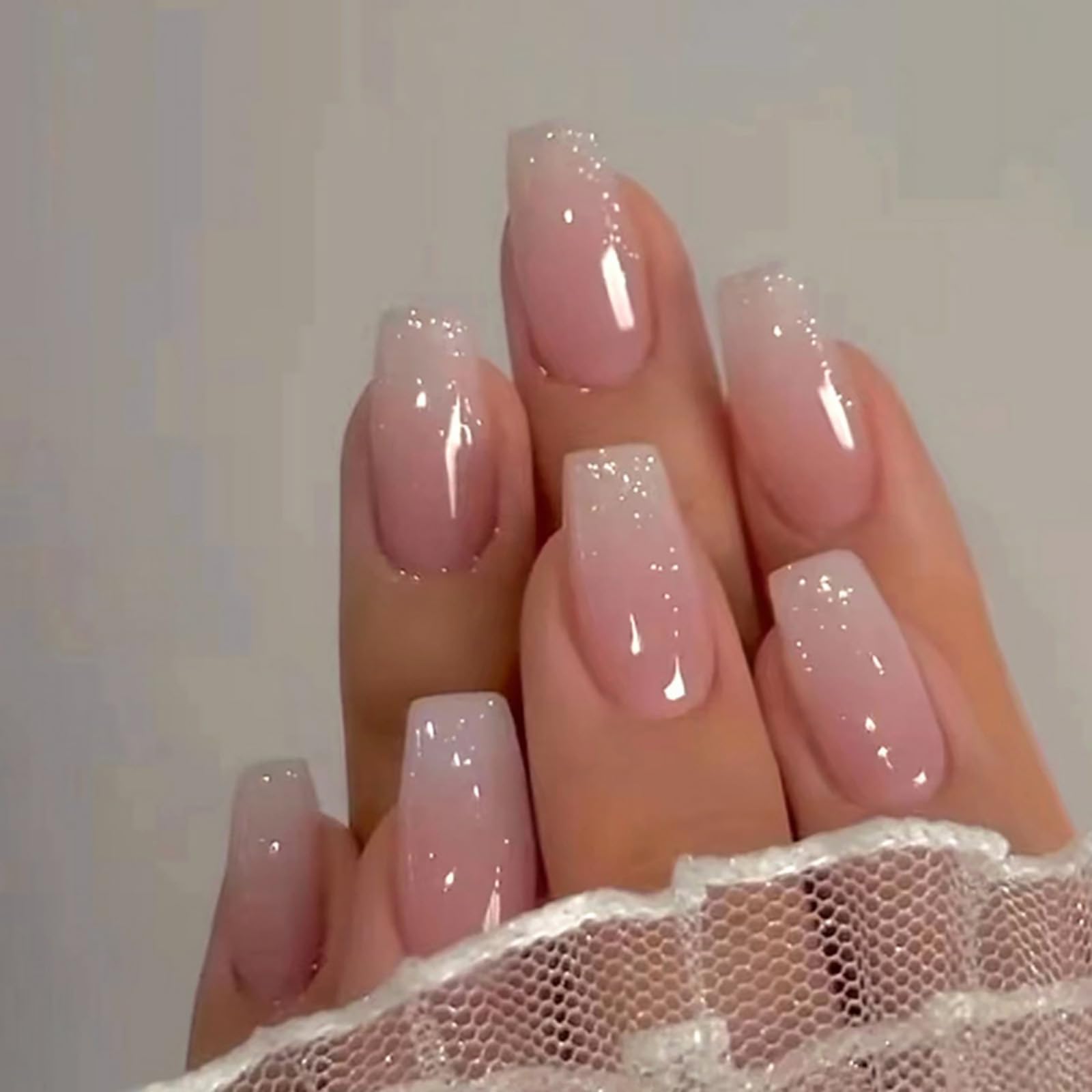 Uñas Jsiallye con efecto francés rosa degradado para salidas