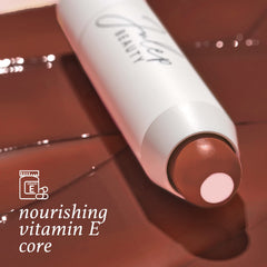 Julep con vitamina E en centro para labios nutridos.
