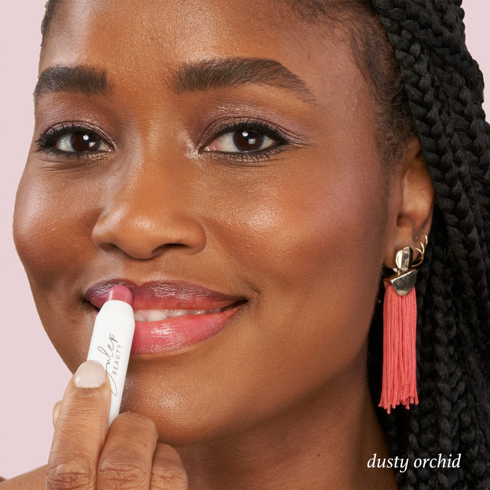Ingredientes naturales en bálsamo-tinte para labios de Julep.