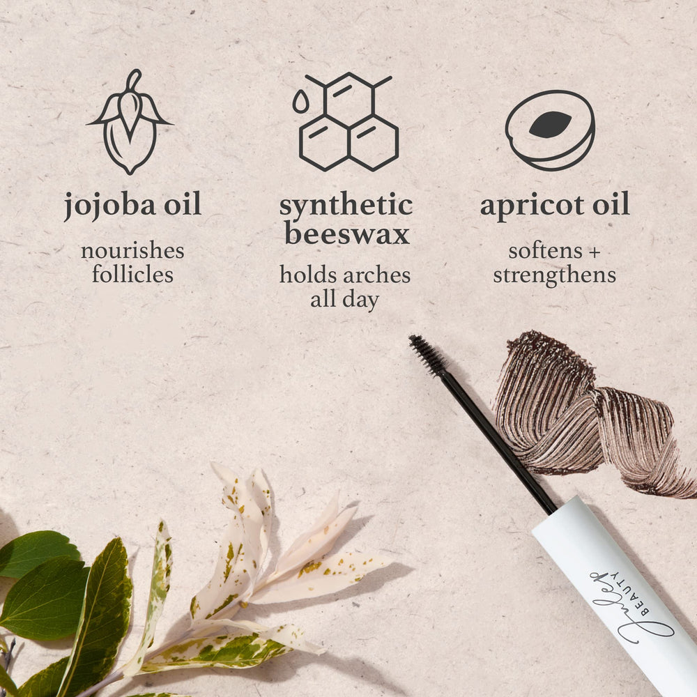 Julep Brow 101 acabado natural con color suave en las cejas.