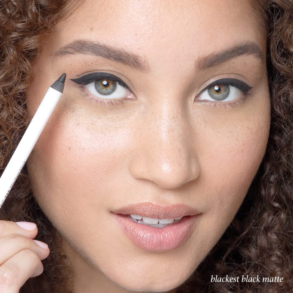 Delineador Julep When Pencil Met Gel, acabado mate para look definido.