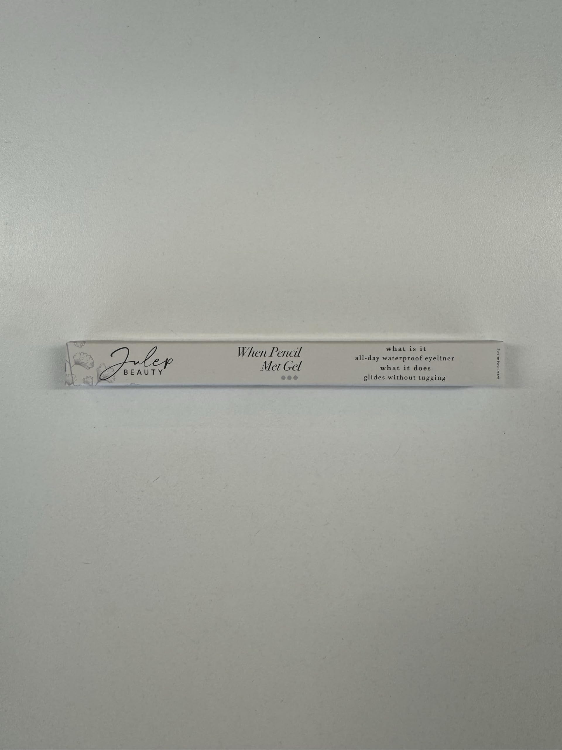 Delineador Julep When Pencil Met Gel, textura cremosa para trazos controlados.