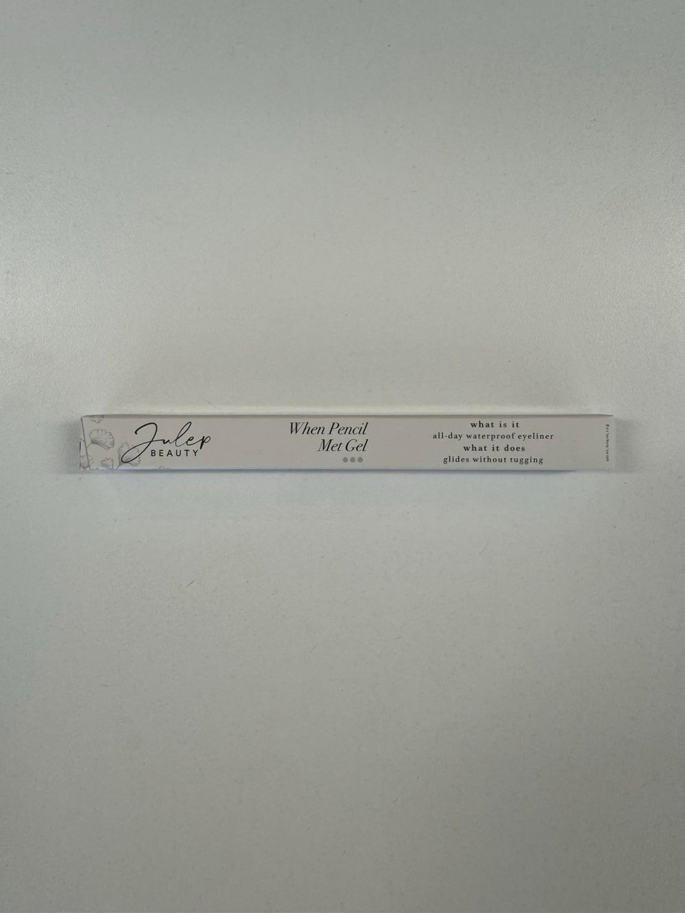 Delineador Julep When Pencil Met Gel, textura cremosa para trazos controlados.