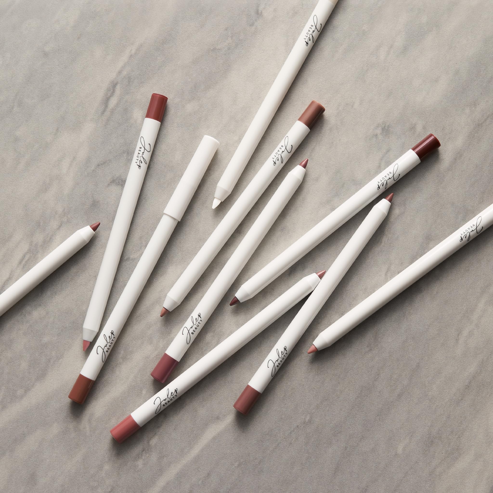 Lápiz labial Julep tono Antique Rose para contorno refinado.