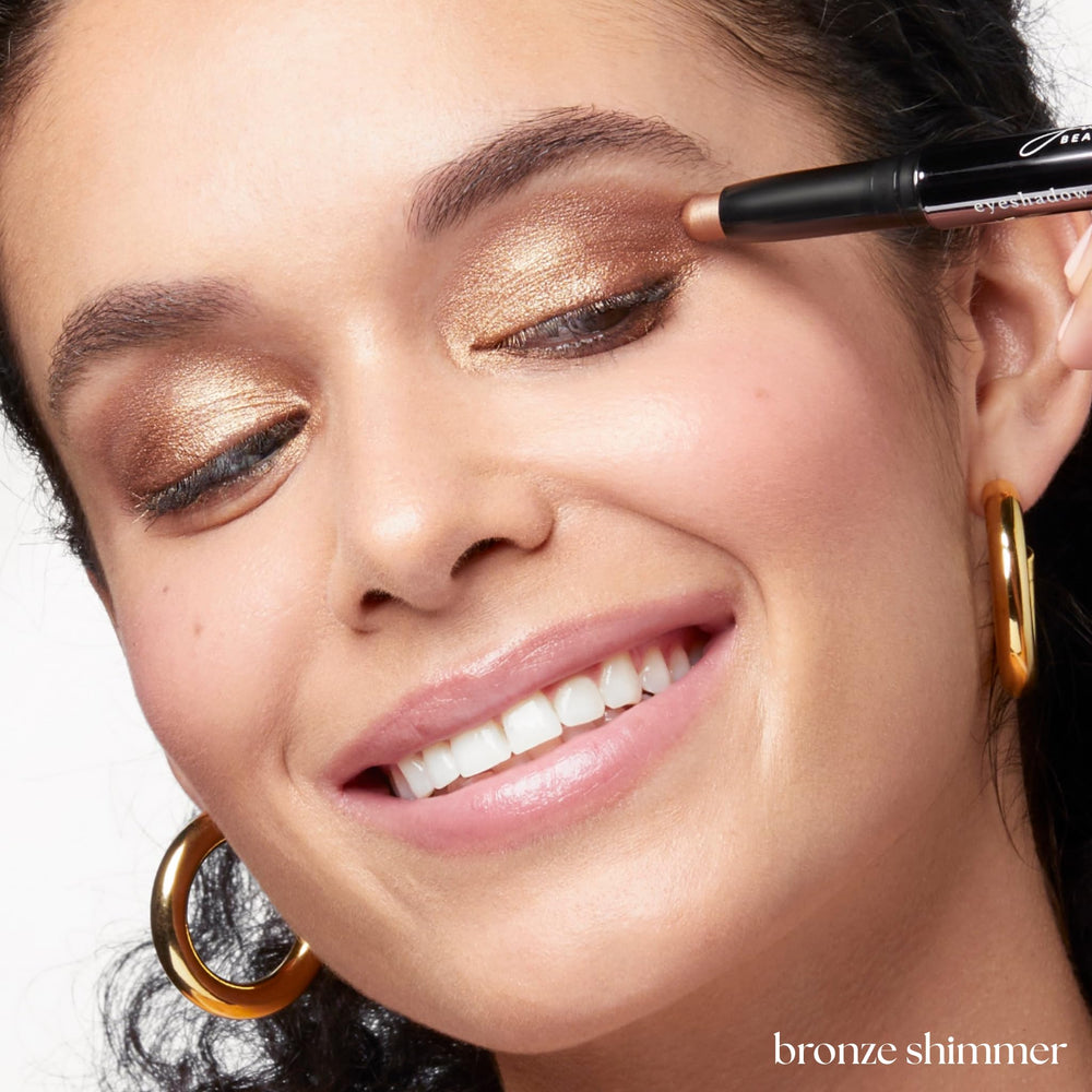 Sombra de ojos Julep 101 aplicador integrado facilita un delineado suave.