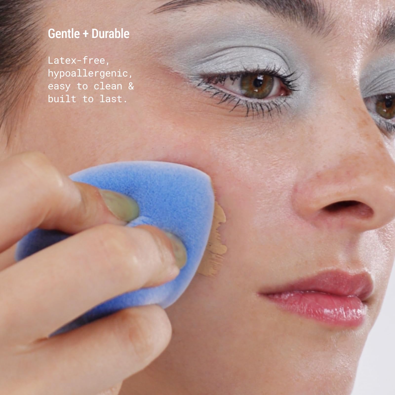 JUNO & Co. aplicación de base y corrector con acabado uniforme