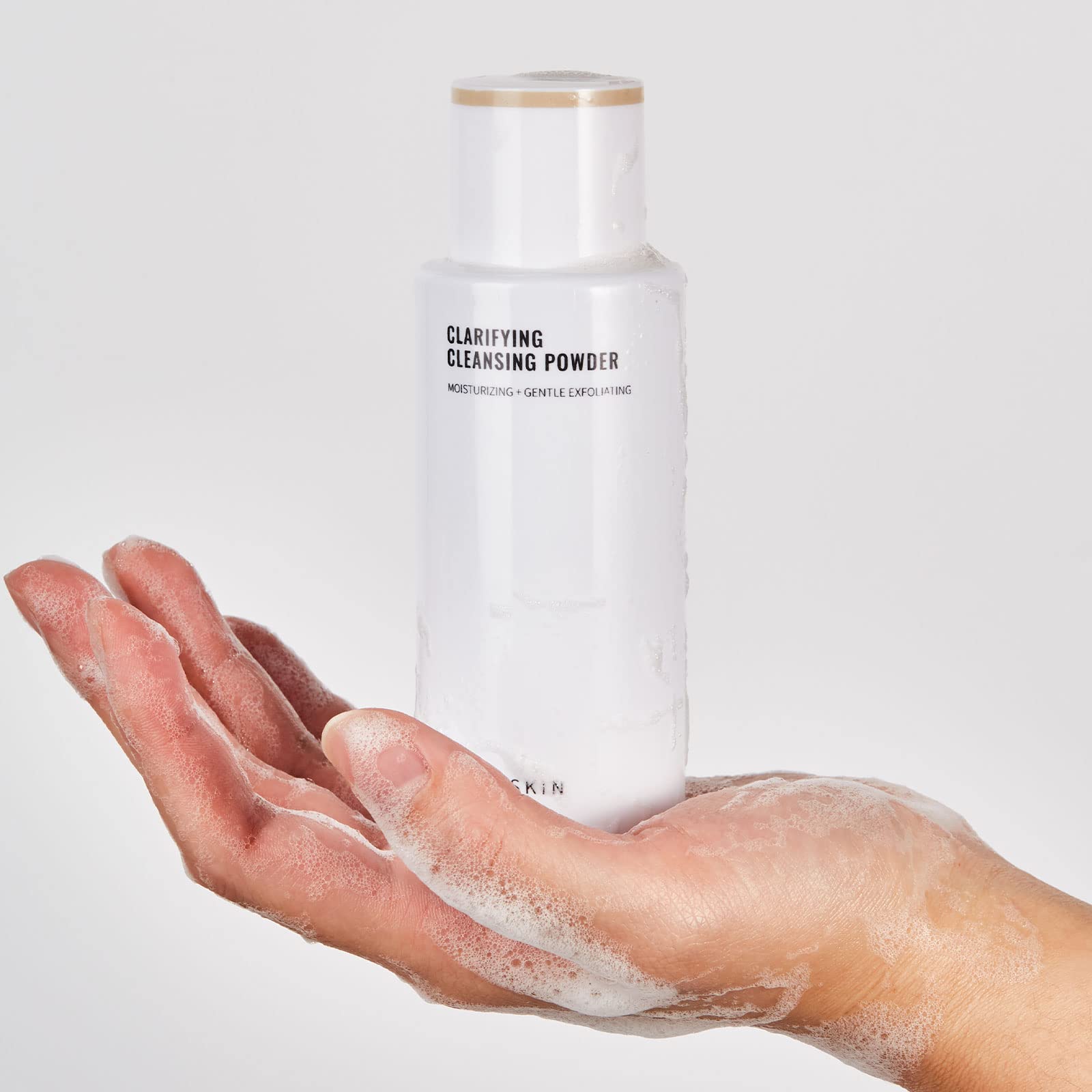 JUNO & Co. Textura exfoliante fina que ayuda a suavizar la piel.