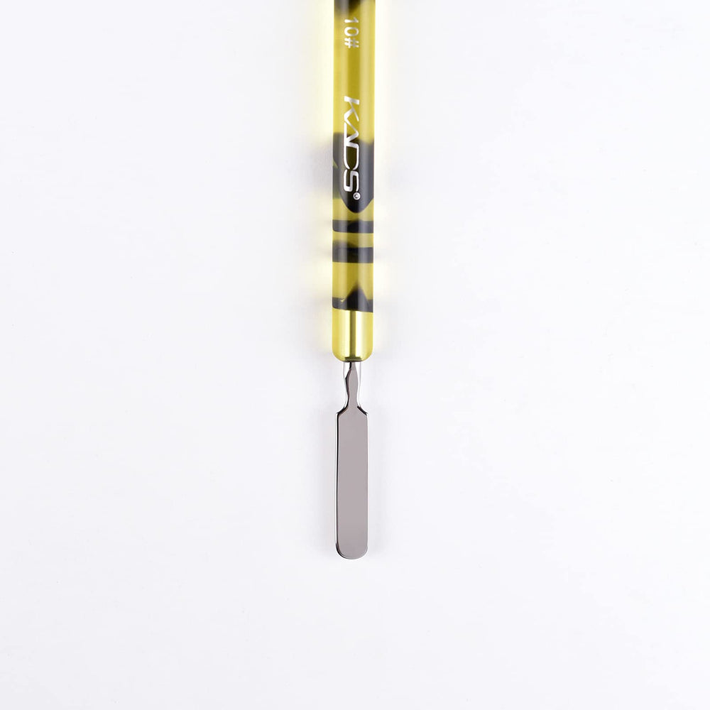 Uso diario y duradero del KADS, ideal para amantes del nail art.
