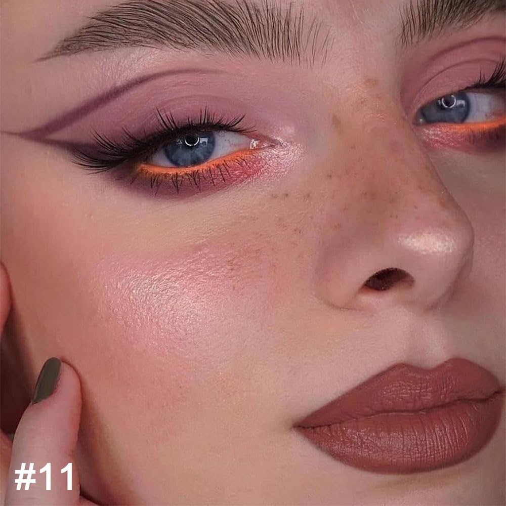 Lápiz labial Kaely con 30 colores para looks versátiles.