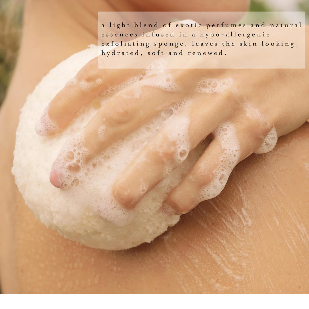 Kai Body Buffer: aroma gardenia que perfuma la piel durante la ducha.
