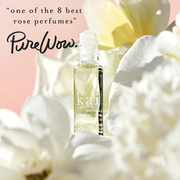 Kai roll-on perfumado con gardenia blanca y rosa absoluta para uso diario.