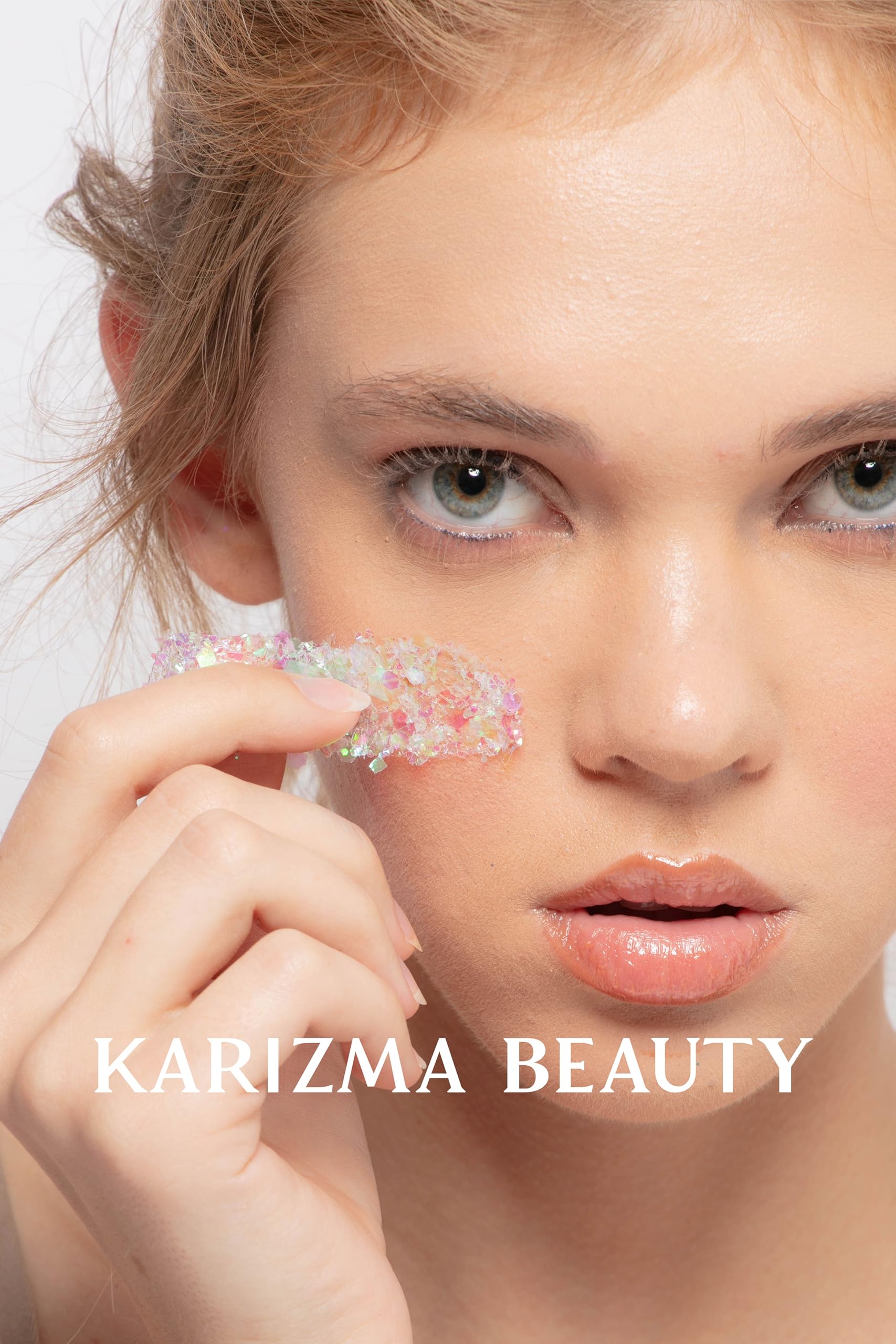 KARIZMA aplicador en tubo ergonómico para una aplicación precisa.
