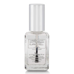 Karma Organic Nail Polish volcado de la botella, acabado brillante